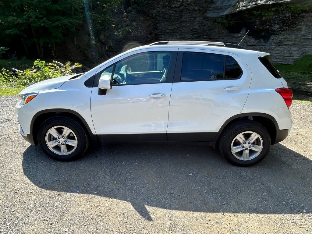 2022 Chevrolet Trax LT photo 2
