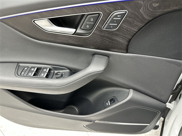 2023 Audi Q8 55 Prestige photo 5