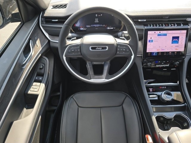 2025 Jeep Grand Cherokee Limited photo 2