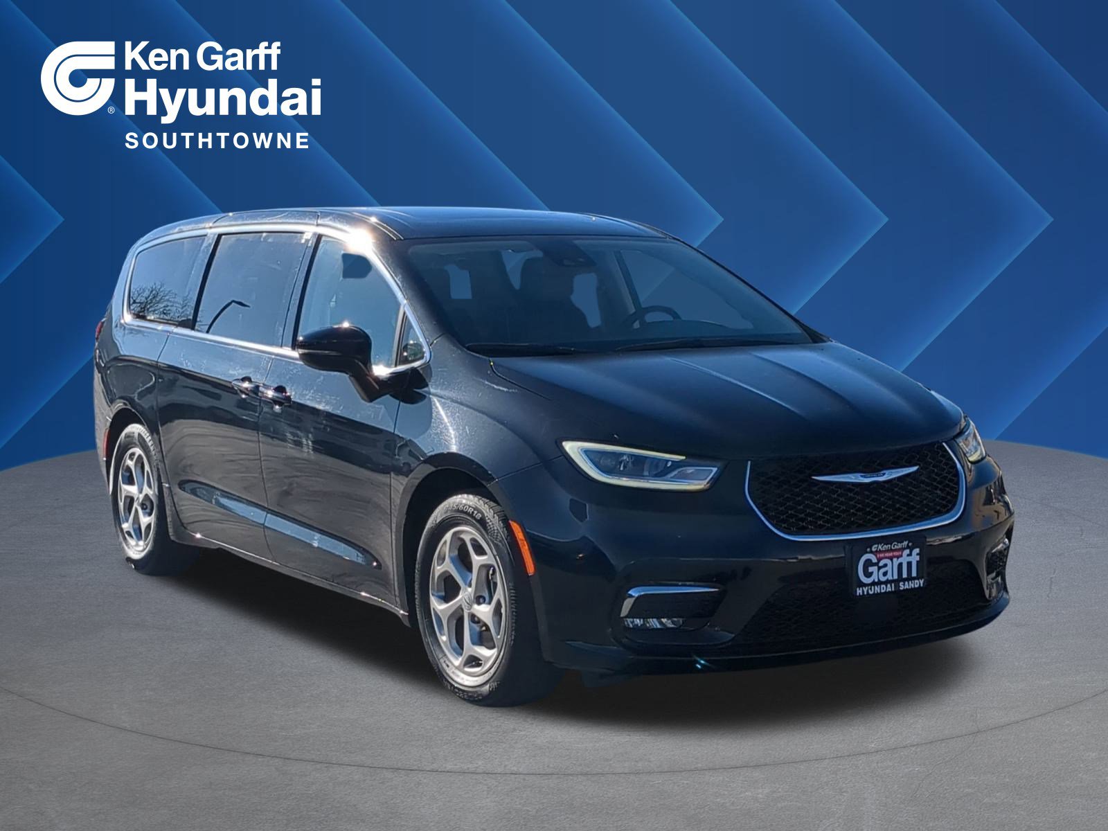 2024 Chrysler Pacifica Limited's photo