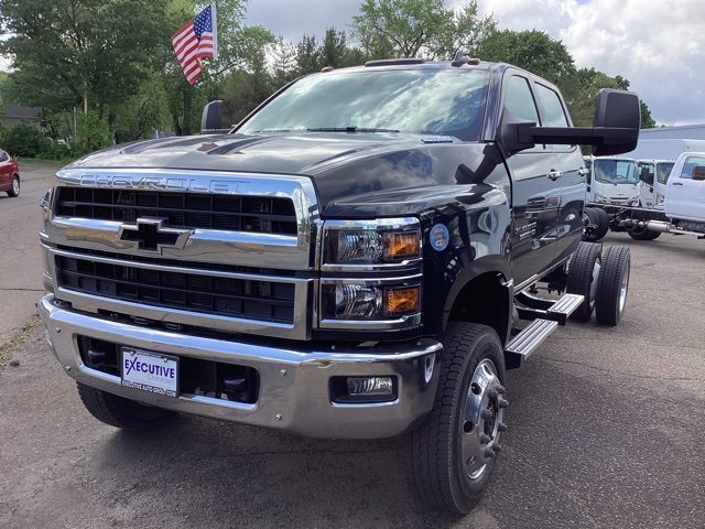 2024 Chevrolet Silverado 5500HD Work Truck photo 3