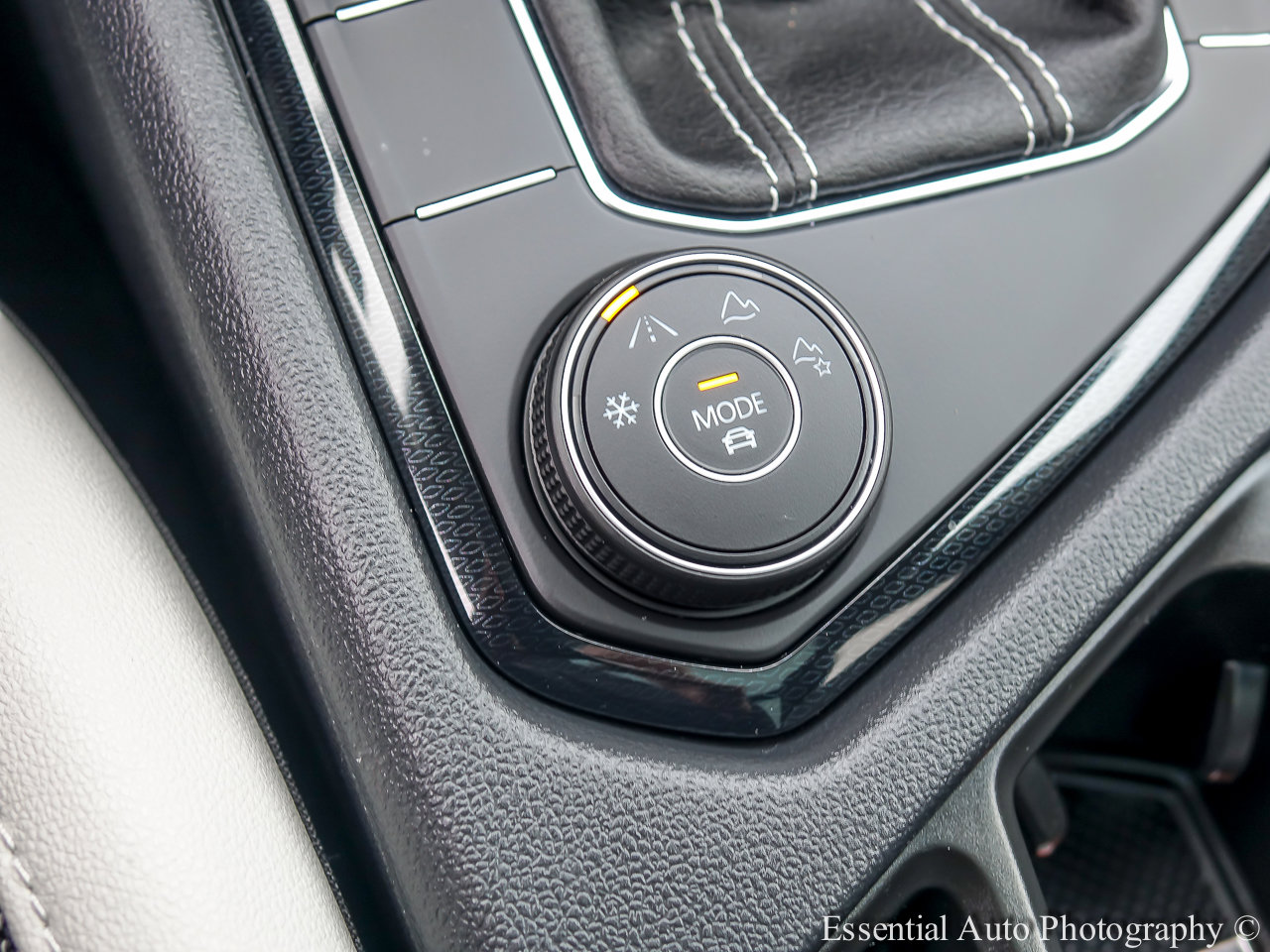 2025 VOLKSWAGEN TAOS - Image 16