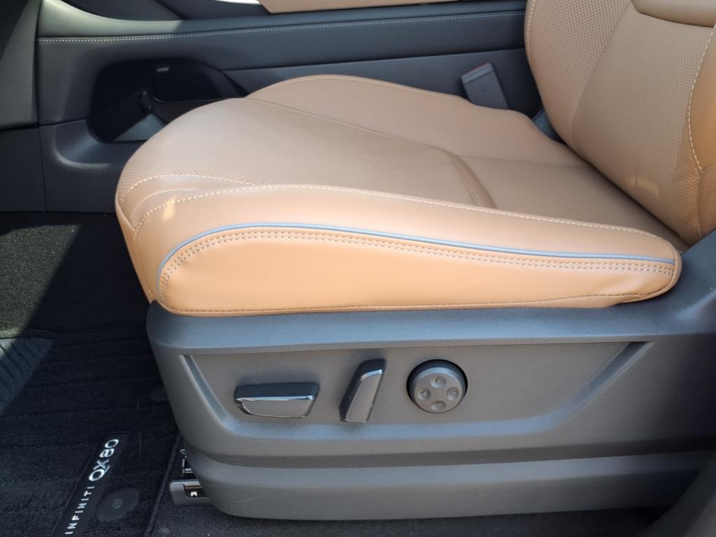 2025 Infiniti QX80 Luxe photo 6