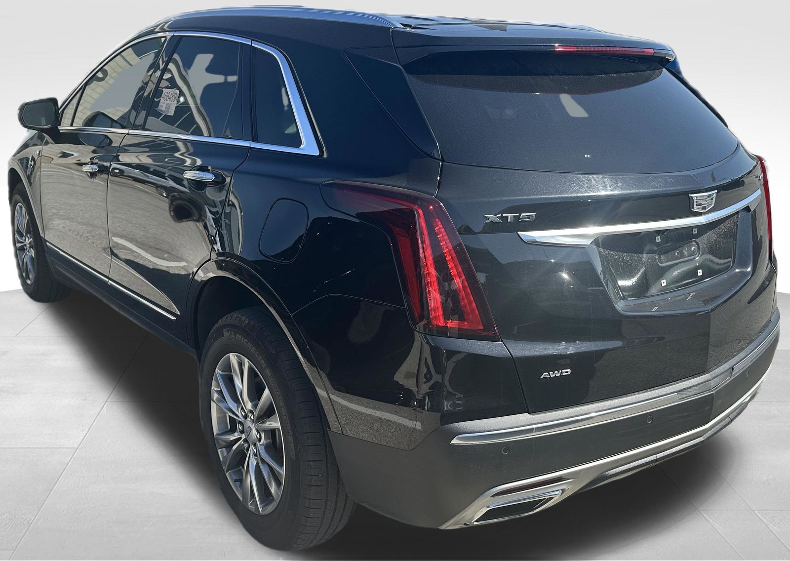 2023 Cadillac XT5 Premium Luxury photo 2