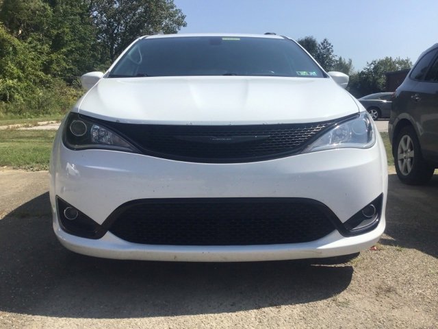 2018 Chrysler Pacifica Touring L photo 2