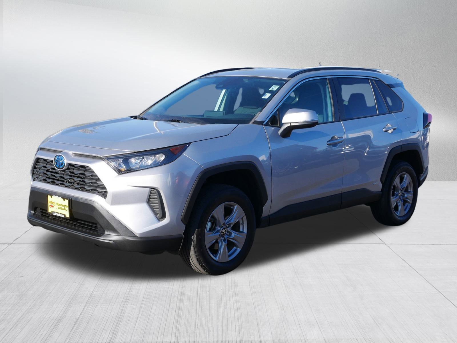 2022 Toyota RAV4 Hybrid LE photo 2