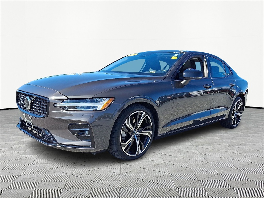 2025 Volvo S60 B5 Core photo 3