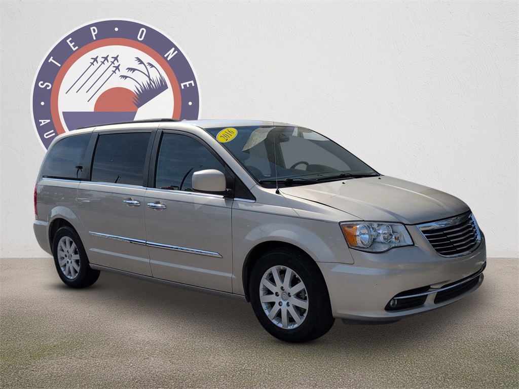 2016 Chrysler Town & Country Touring