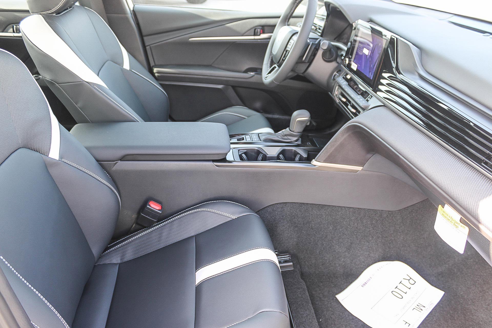 2025 Toyota Camry SE photo 18