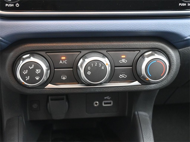 2025 Nissan Versa SV photo 4