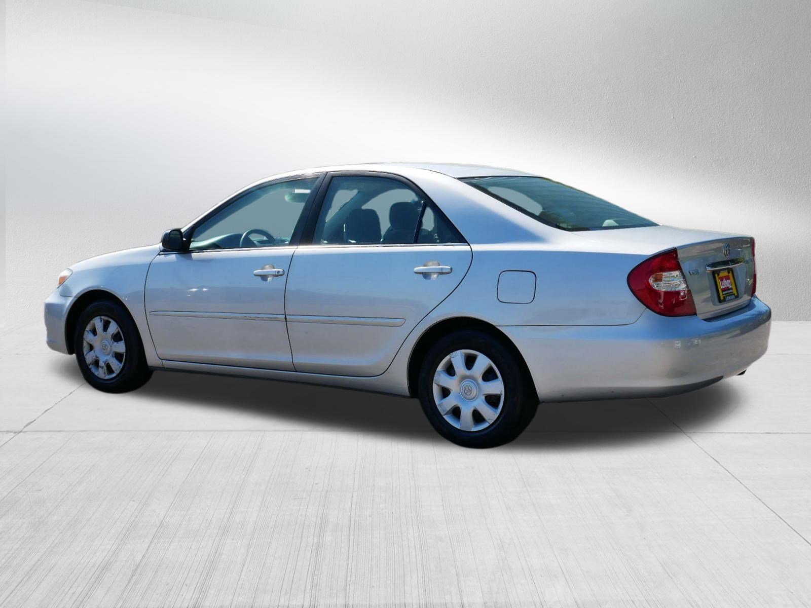 2004 Toyota Camry LE photo 5