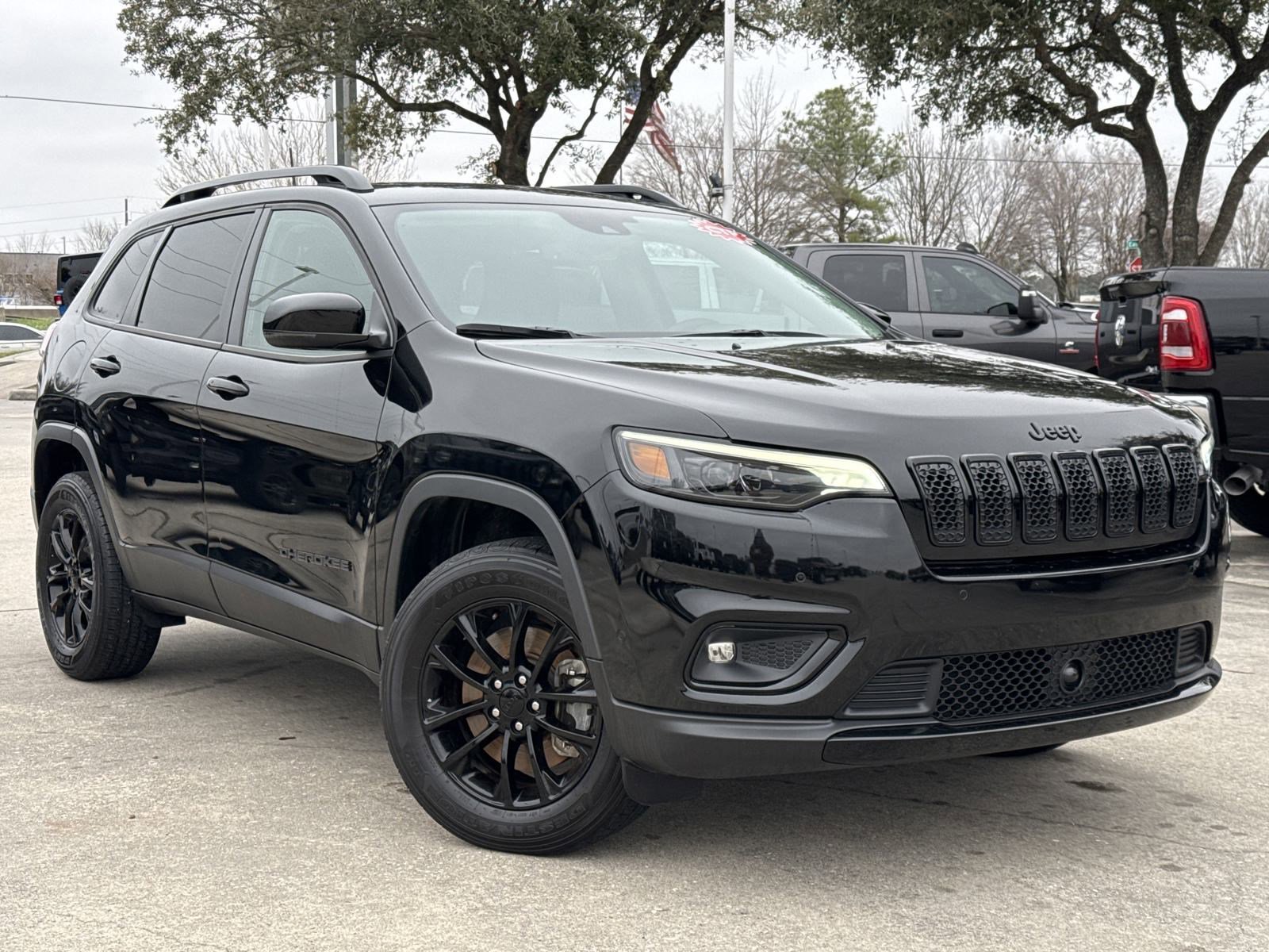 2023 Jeep Cherokee Altitude Lux photo 2
