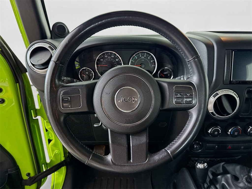 2013 Jeep Wrangler Rubicon photo 14