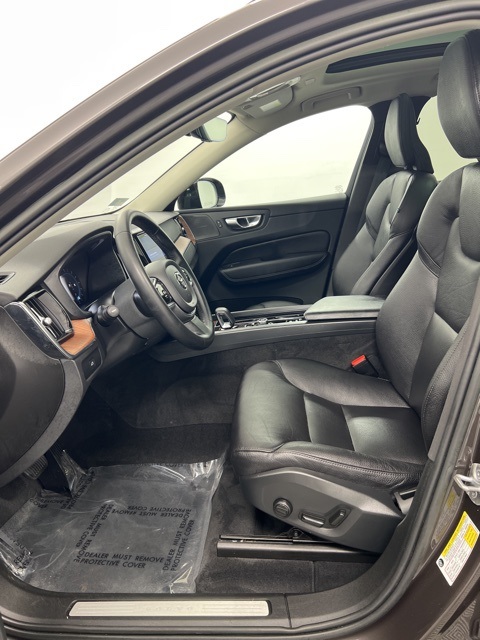 2023 Volvo XC60 B5 Plus photo 14