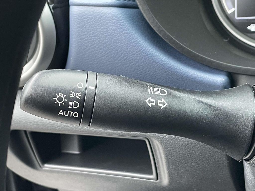 2025 Nissan Versa SV photo 20