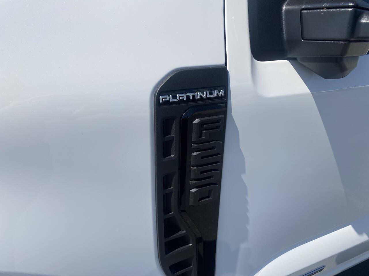 New 2025 Star White Metallic Tri-Coat Ford F-250® Platinum® image 1