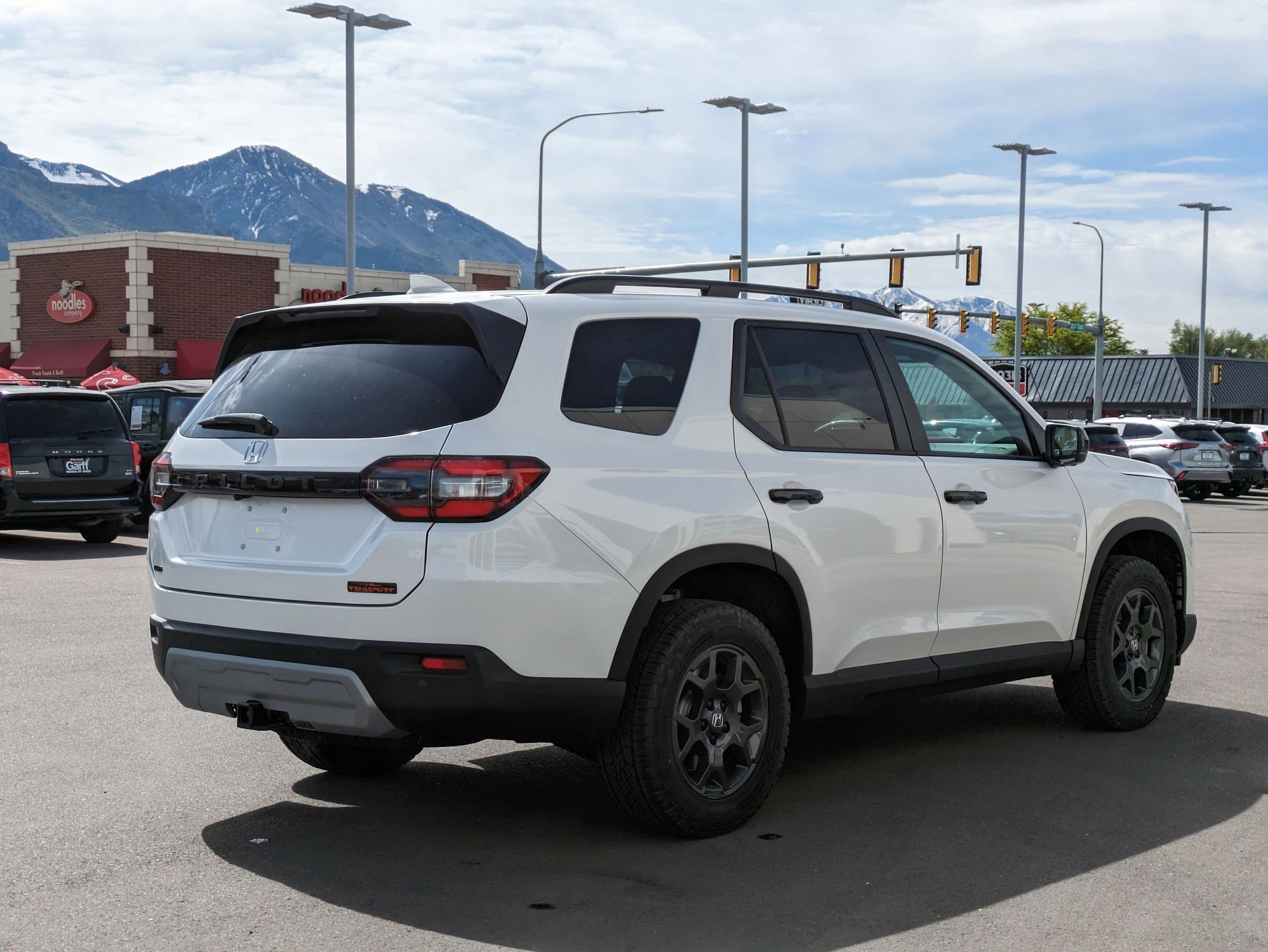 2025 Honda Pilot TrailSport photo 3