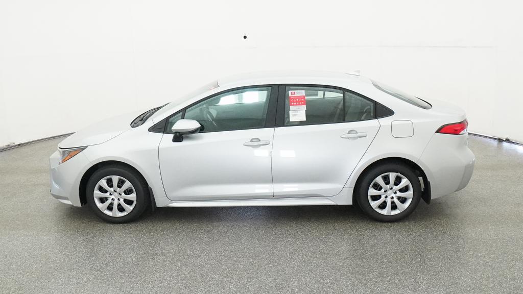 2025 Toyota Corolla LE photo 9