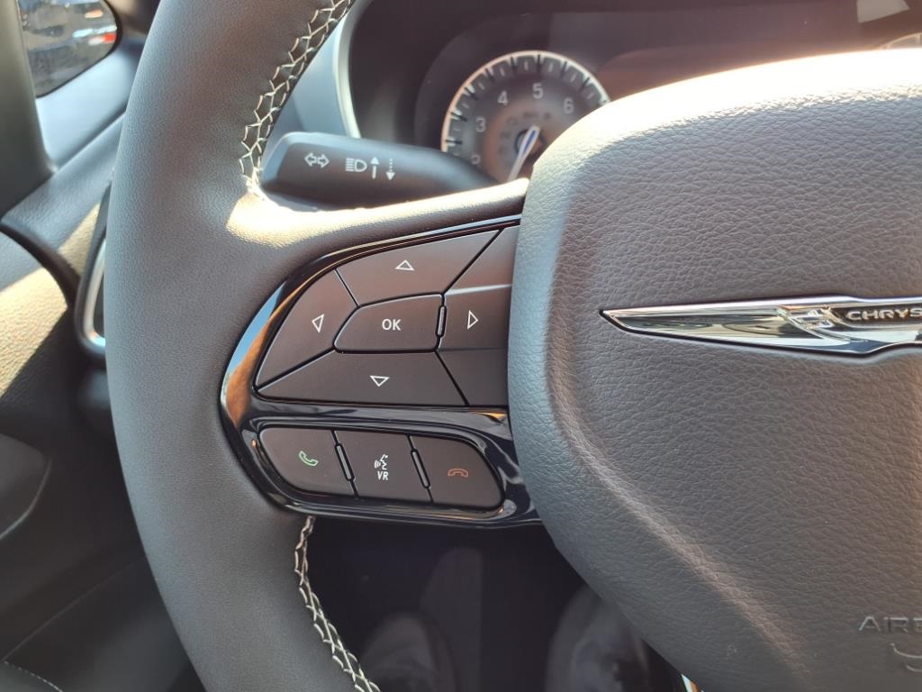 2026 Chrysler Pacifica Limited photo 17