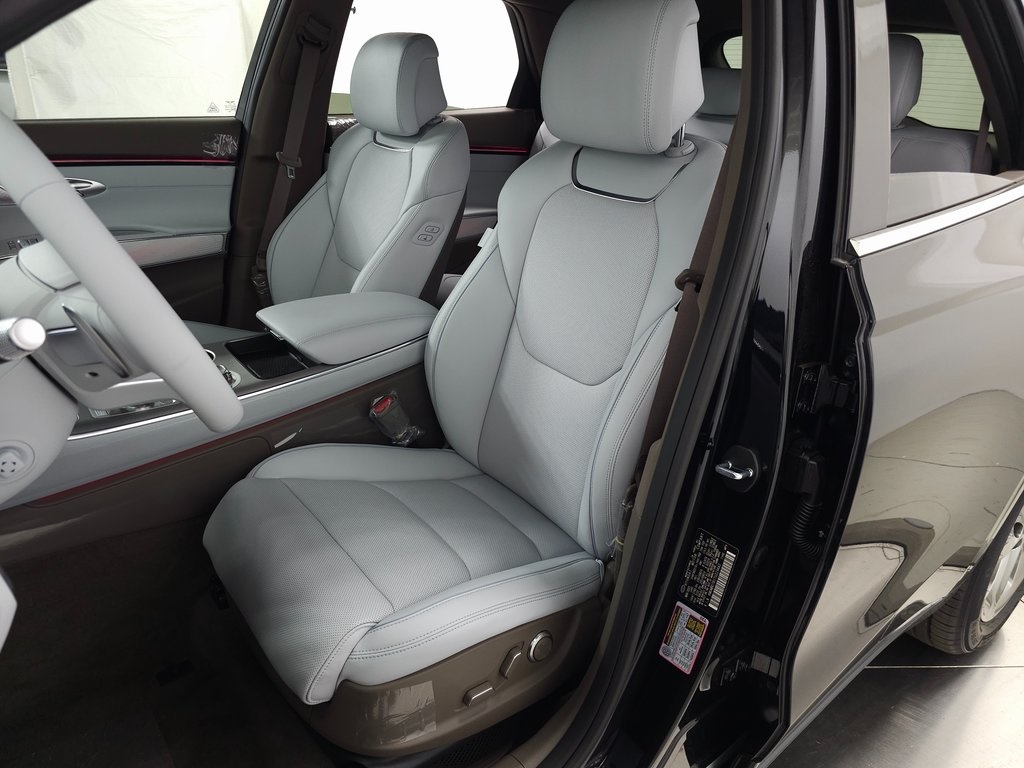2026 Genesis GV70 2.5T Advanced photo 12
