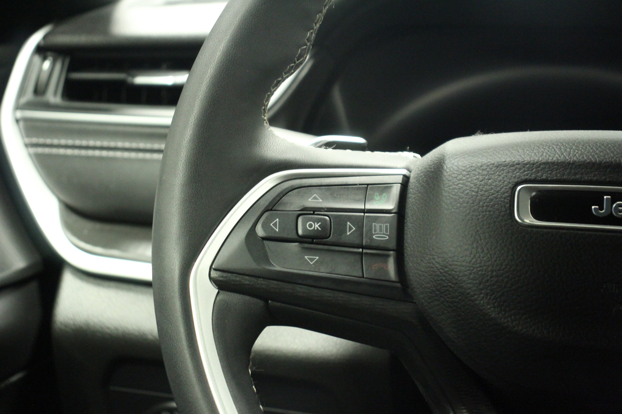 2023 Jeep Grand Cherokee Altitude photo 15
