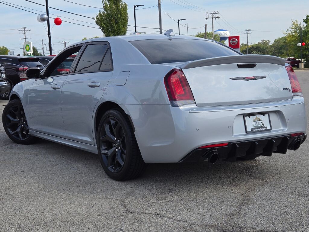 2023 Chrysler 300 photo 13