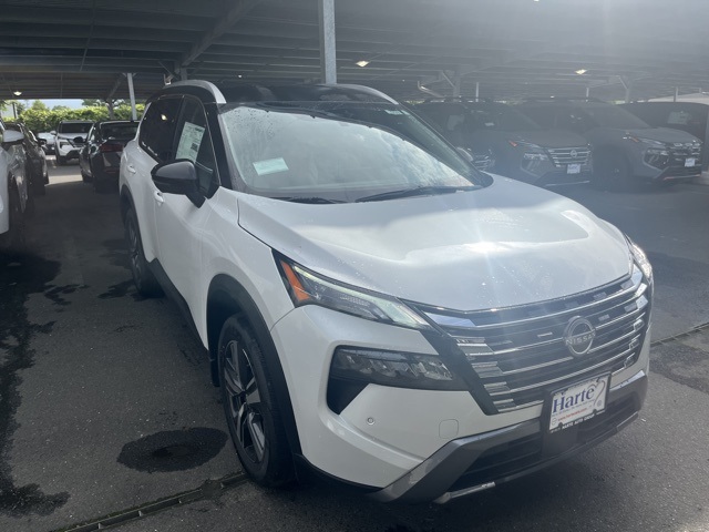 New 2025 Two-tone Everest White TriCoat / Super Black Nissan SL image 1