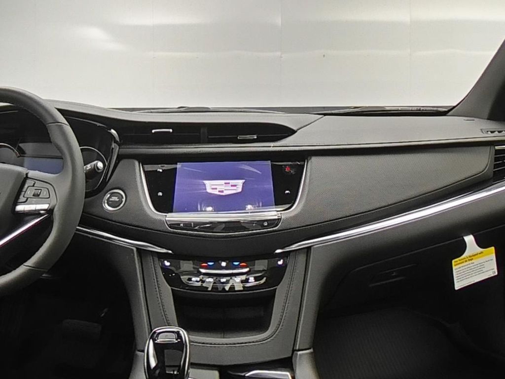 2025 Cadillac XT4 Luxury photo 10