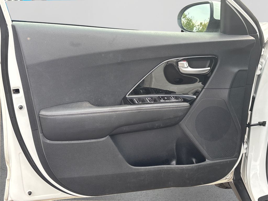 2022 Kia Niro LXS photo 29