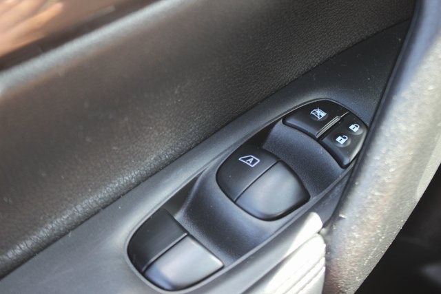 2019 Nissan Rogue SV photo 16