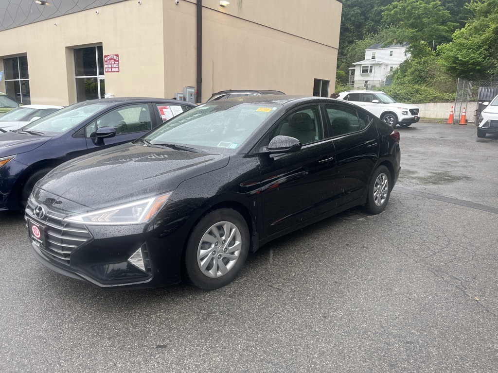 2020 Hyundai Elantra SE photo 2