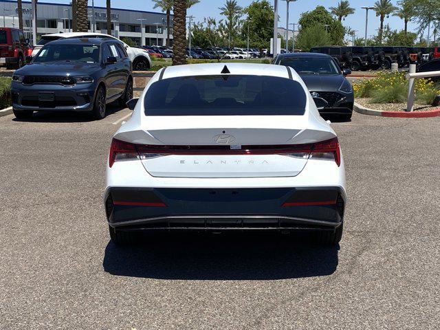 2025 Hyundai Elantra SEL Convenience photo 4