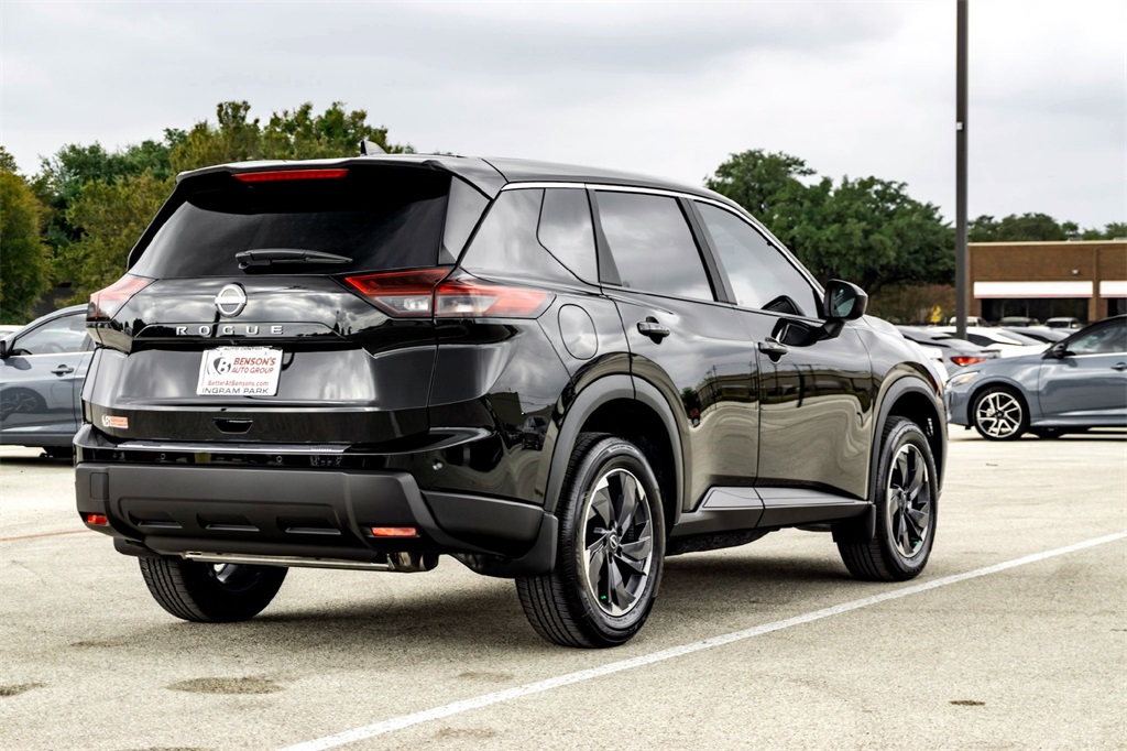 2026 Nissan Rogue SV photo 4