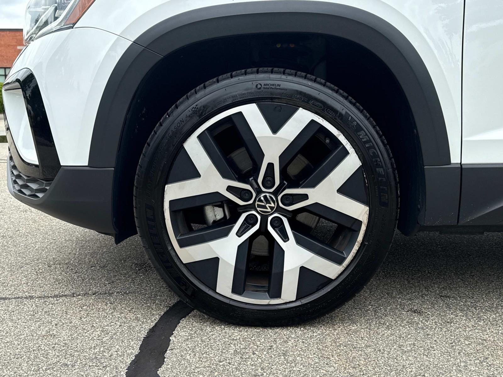 2022 Volkswagen Taos SEL photo 4