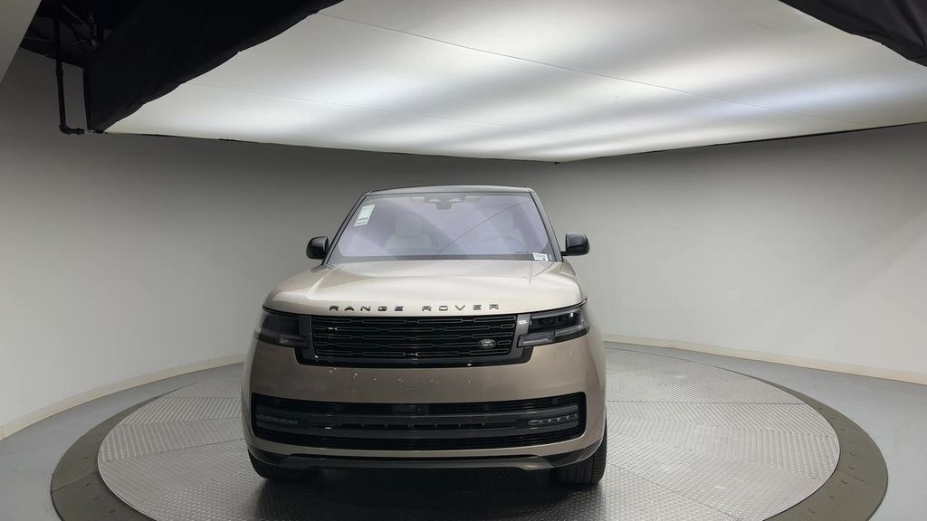 2023 Land Rover Range Rover SE photo 2