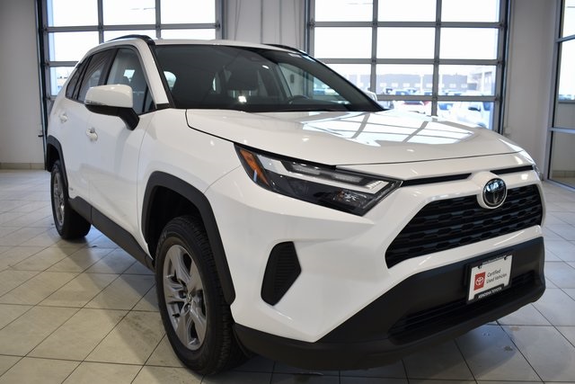 2025 Toyota RAV4 XLE's photo