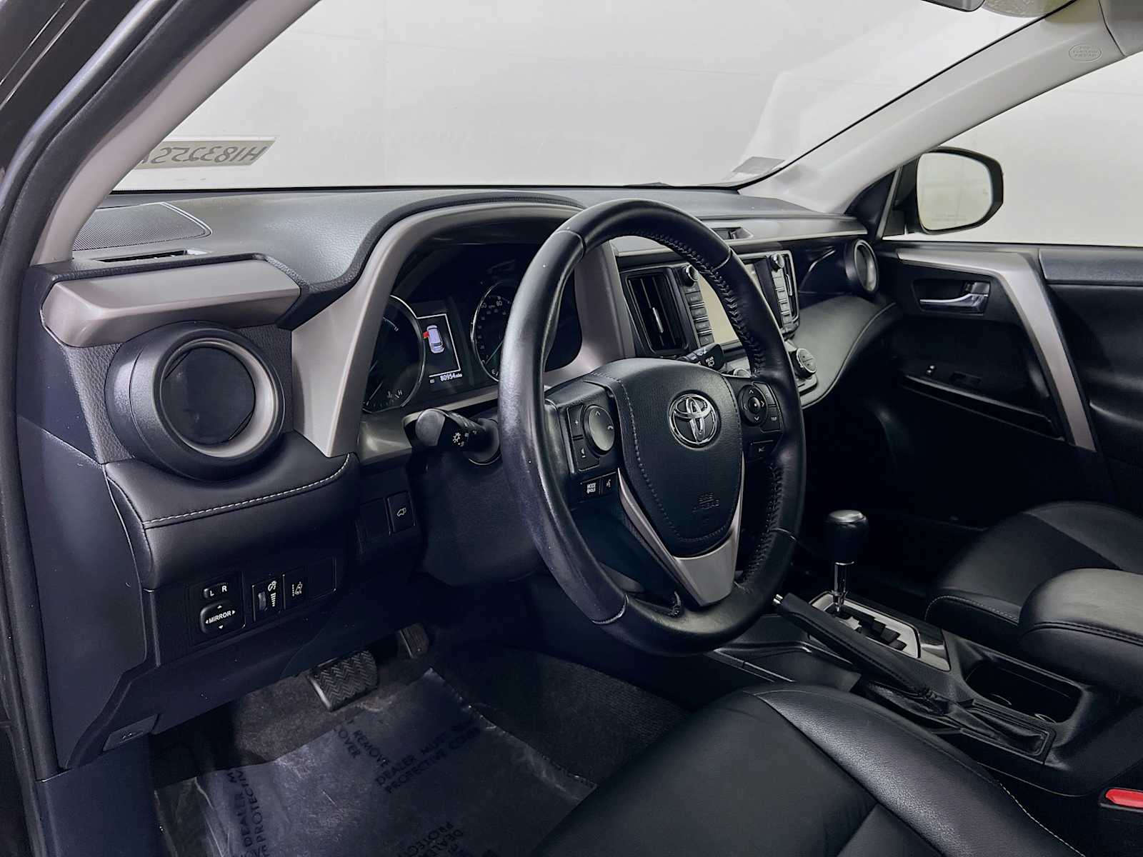 2016 Toyota RAV4 Hybrid Limited photo 9