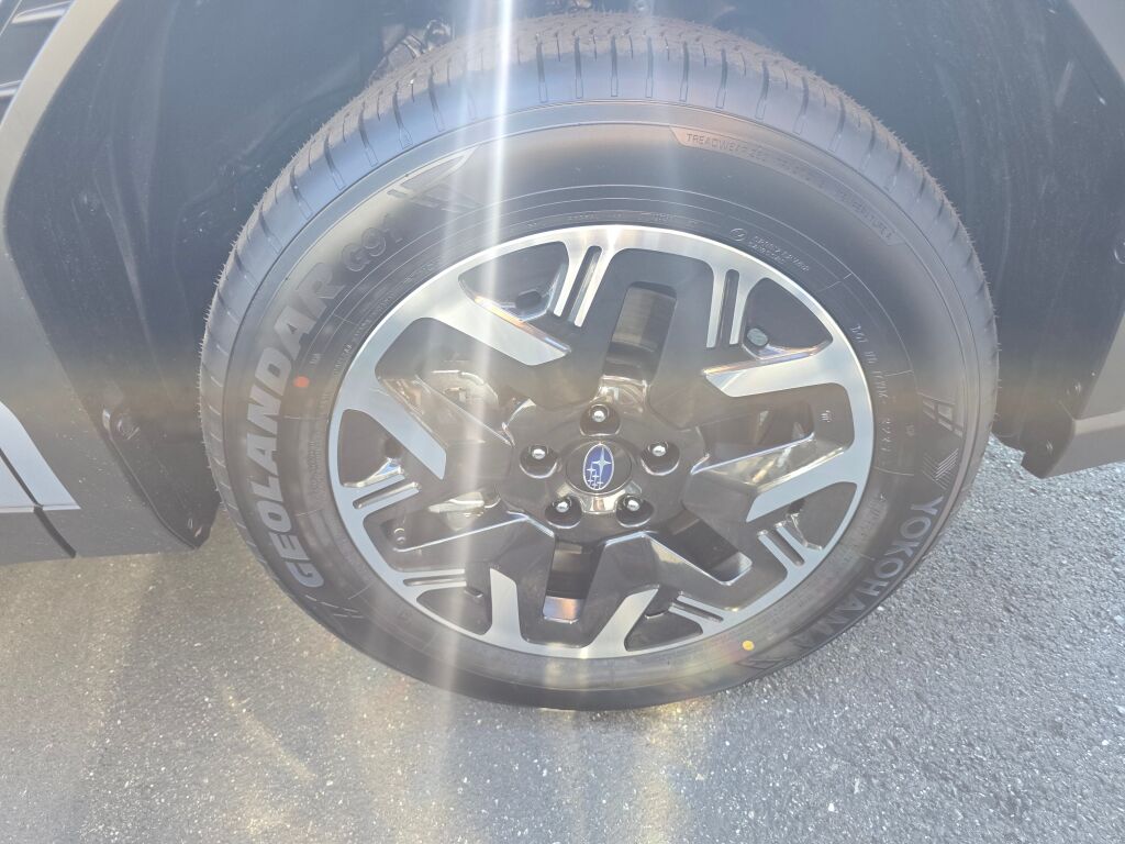 2025 Subaru Forester Premium photo 4