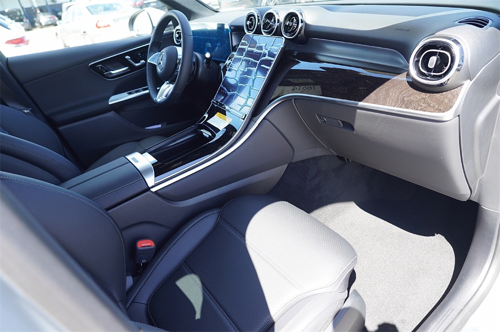 2026 Mercedes Benz GLC 300 photo 11