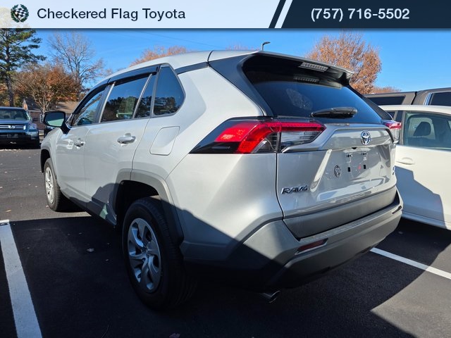 2022 Toyota RAV4 LE photo 4