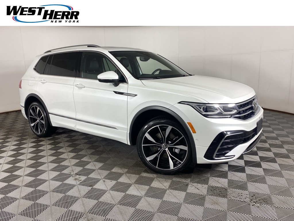 2023 Volkswagen Tiguan SEL R-LINE's photo