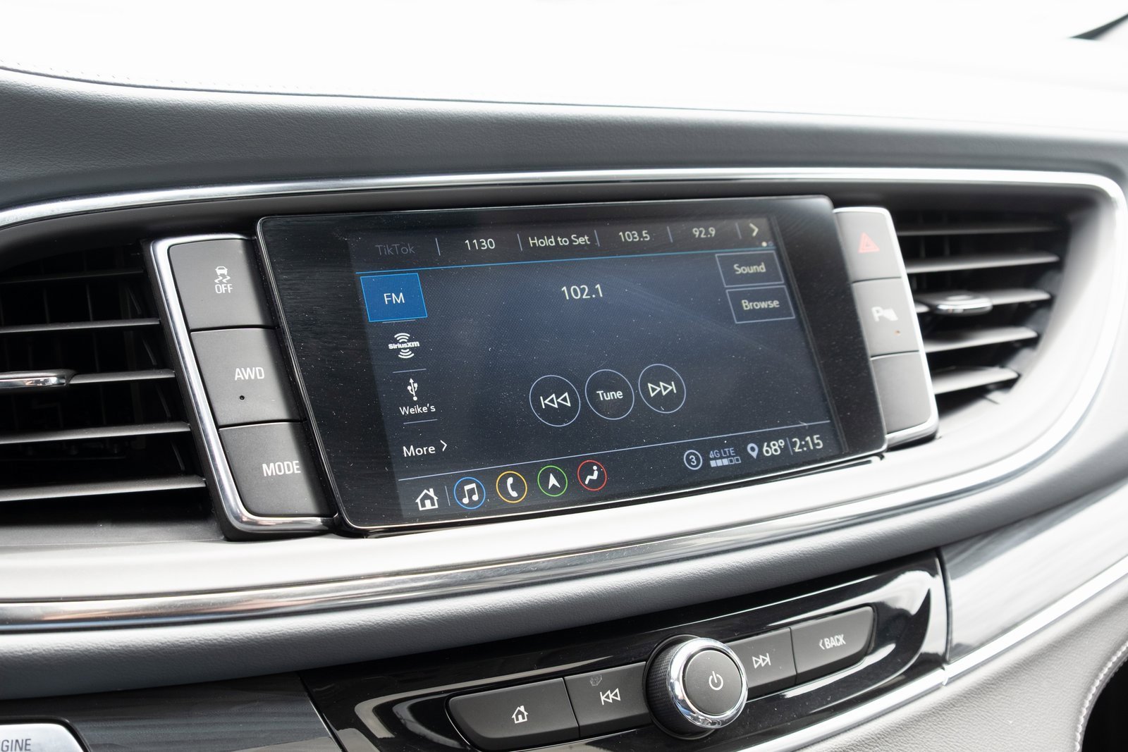 2021 Buick Enclave Essence photo 2