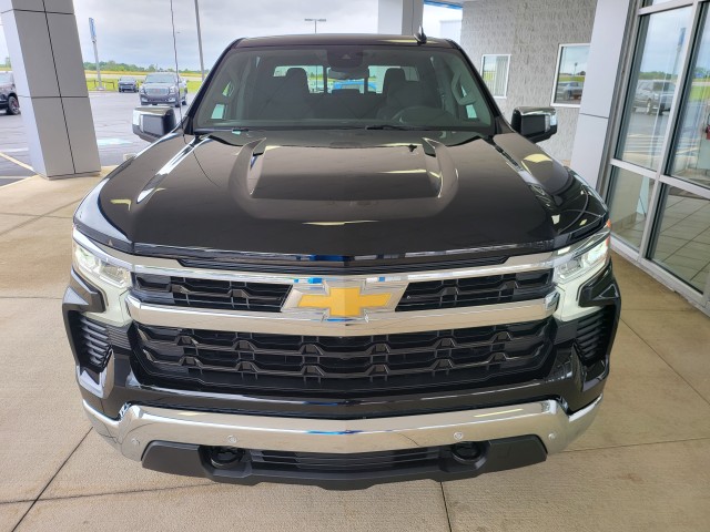 2025 Chevrolet Silverado 1500 LT photo 3