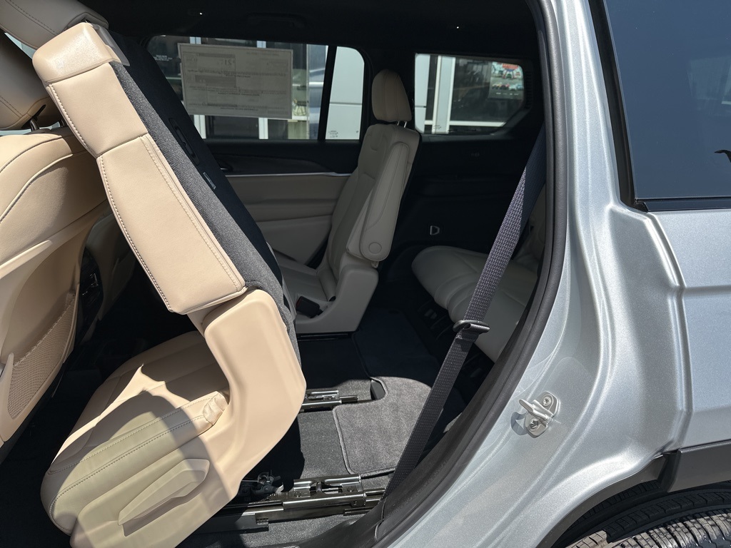 2025 Jeep Grand Cherokee Limited photo 29