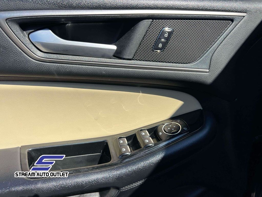 2017 Ford Edge SEL photo 14