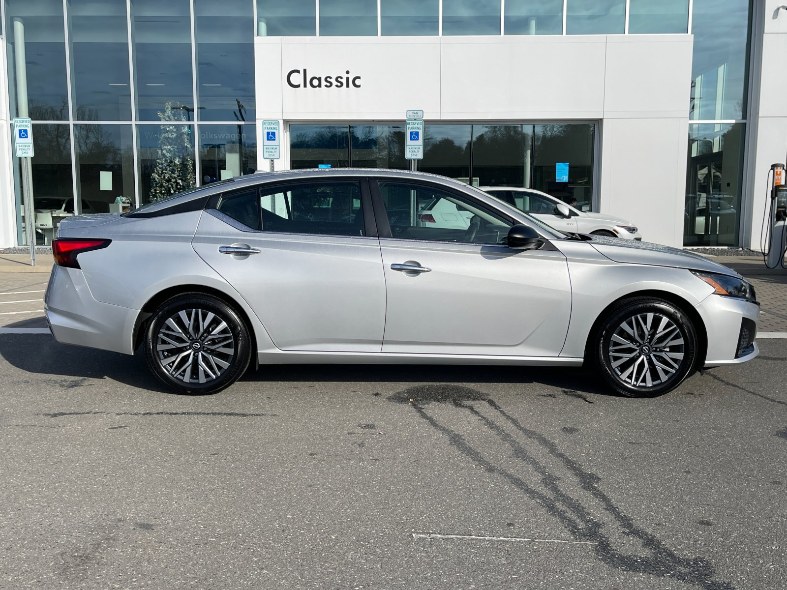 2025 Nissan Altima SV photo 4