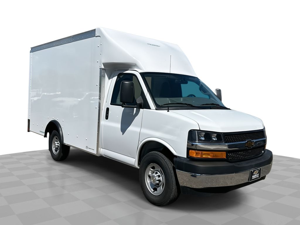 2025 Chevrolet Express Cutaway Base's photo
