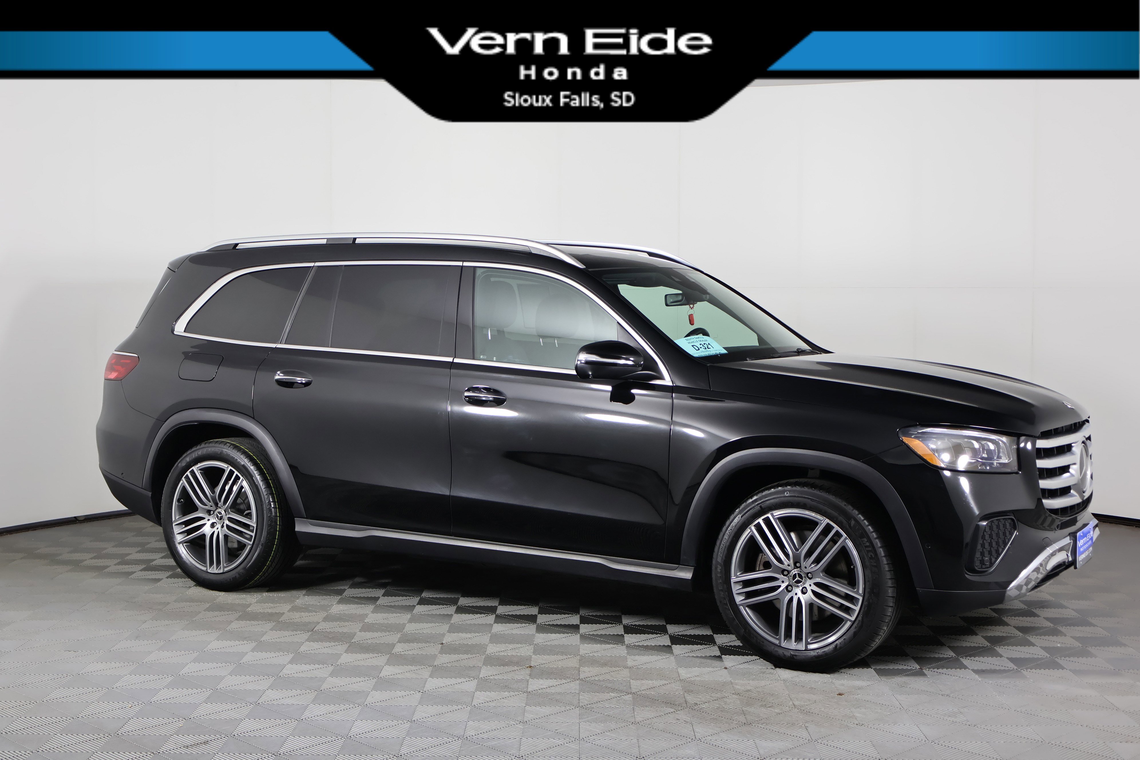 2025 Mercedes-Benz GLS Base's photo