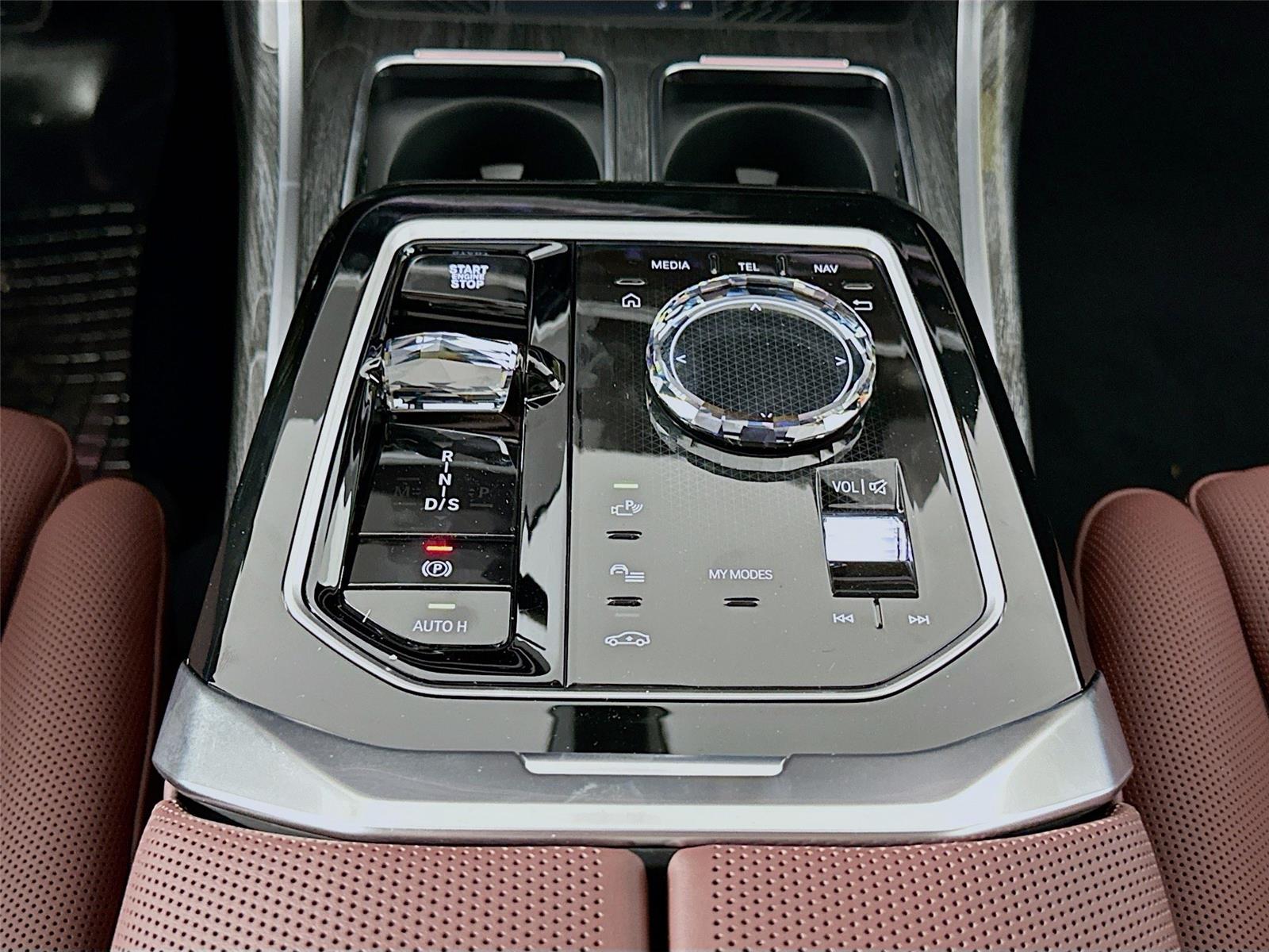 2026 Bmw 750e photo 15
