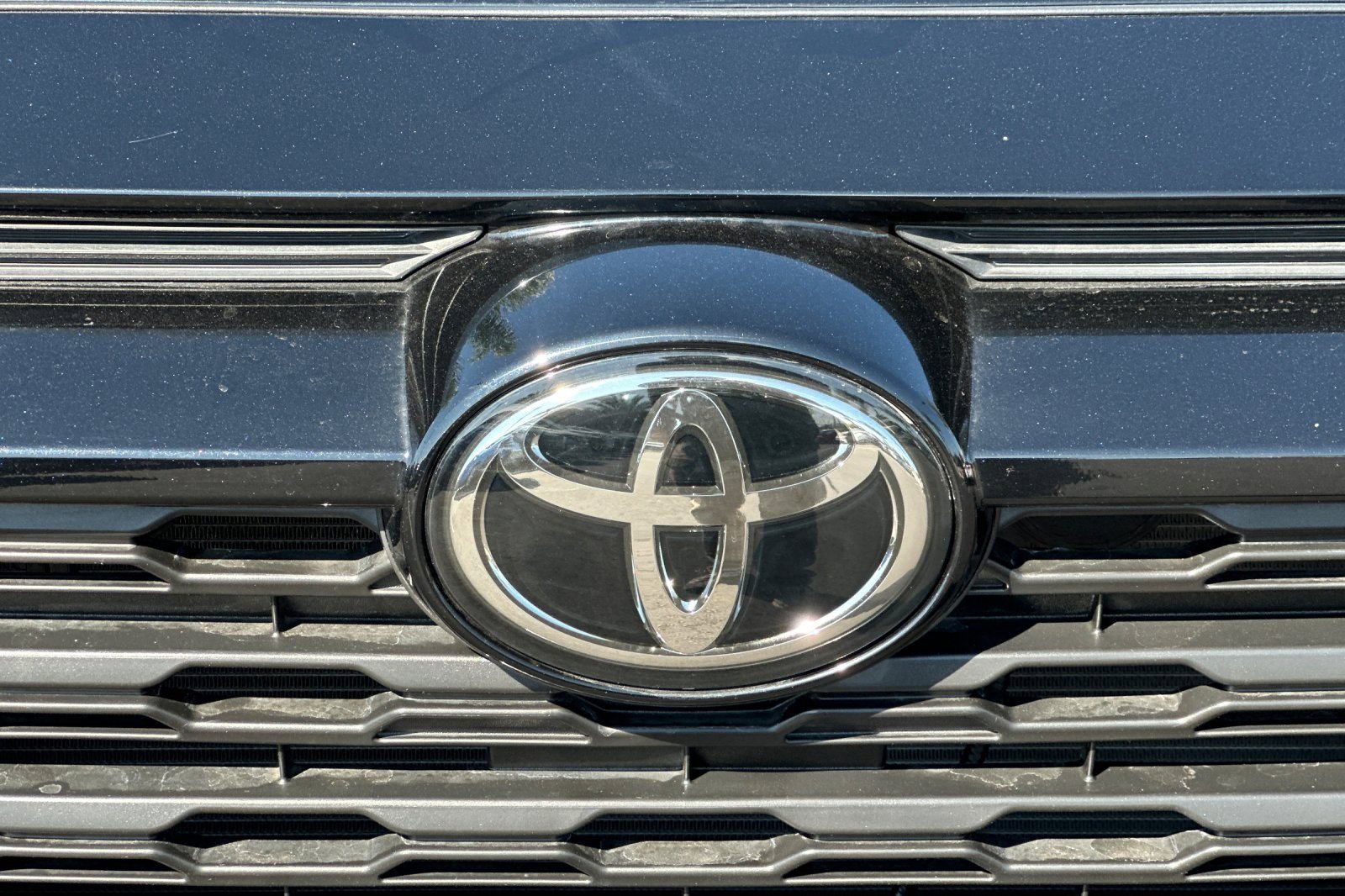 2022 Toyota RAV4 LE photo 35